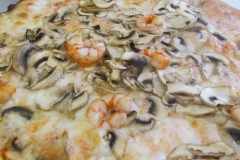 pizza funghi e gamberetti